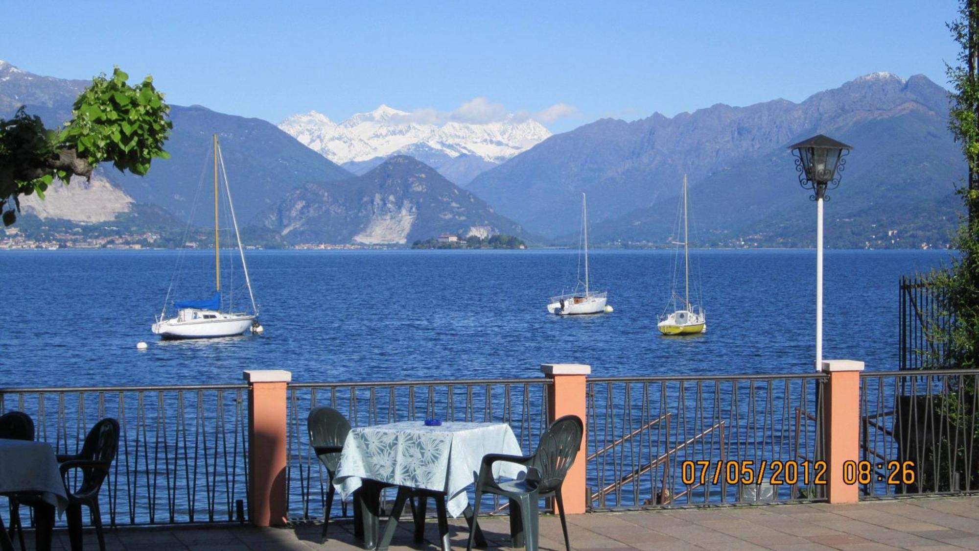 Albergo Riva Reno Di Leggiuno Екстериор снимка