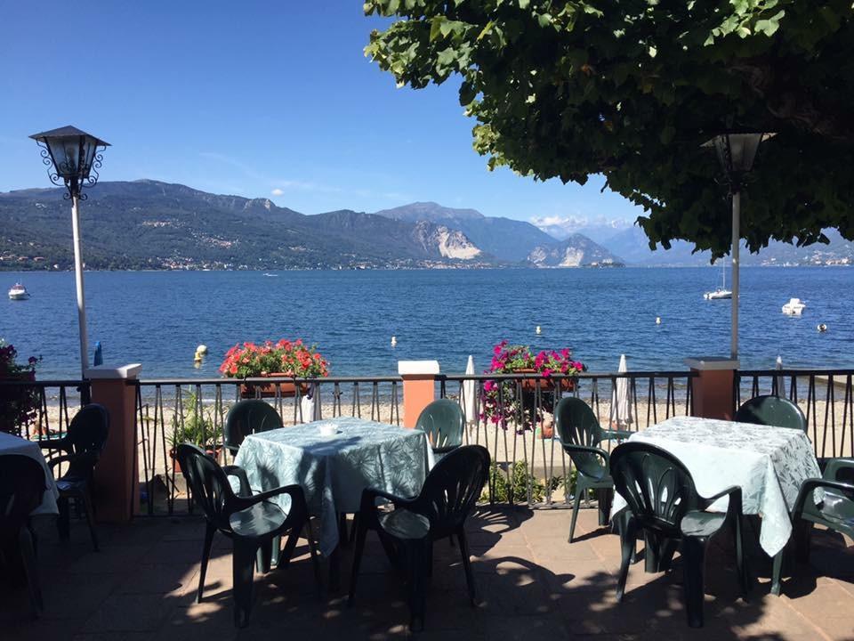 Albergo Riva Reno Di Leggiuno Екстериор снимка