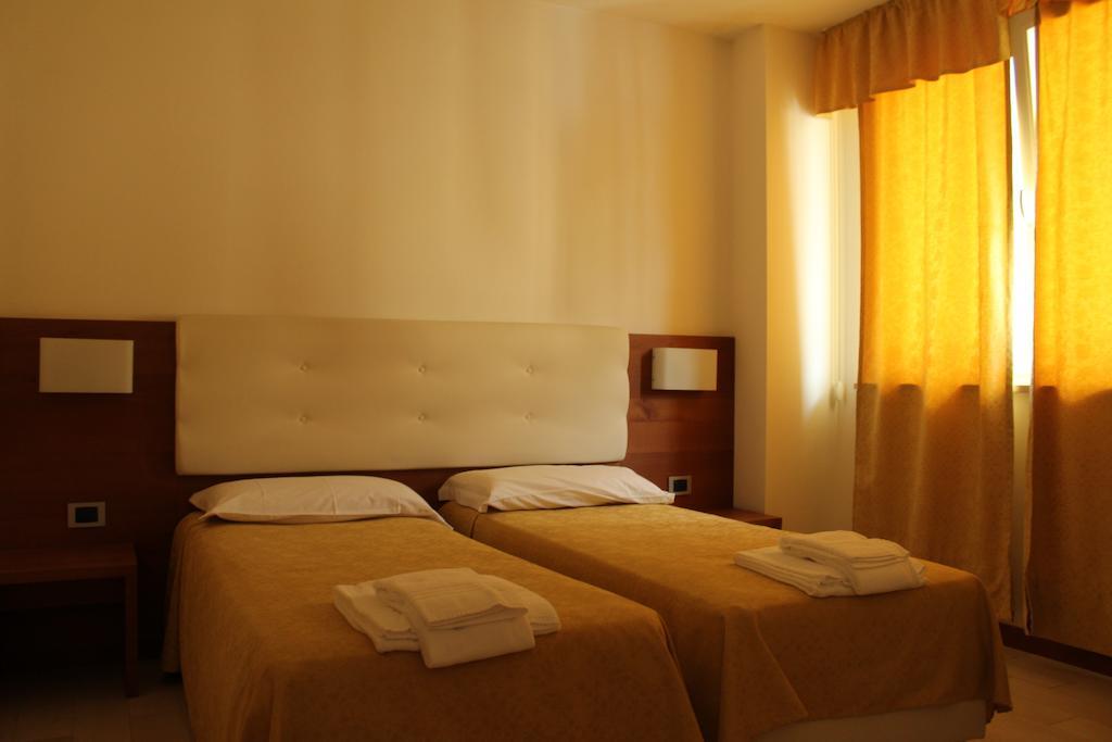 Albergo Riva Reno Di Leggiuno Екстериор снимка